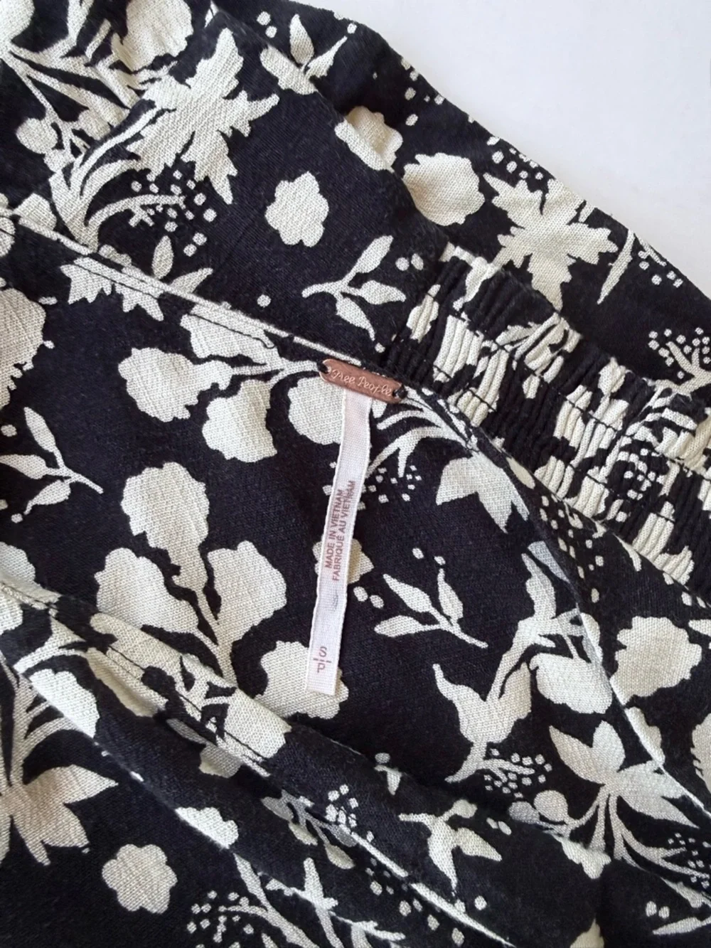 Free People Carmen Printed One-Shoulder Crop Top Black & Ivory Cream Floral S